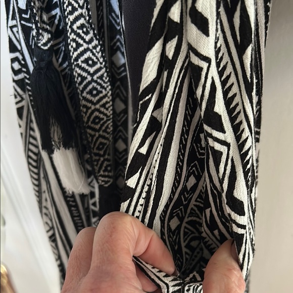 Entro Monochrome Geometric Kimono - Picture 6 of 8